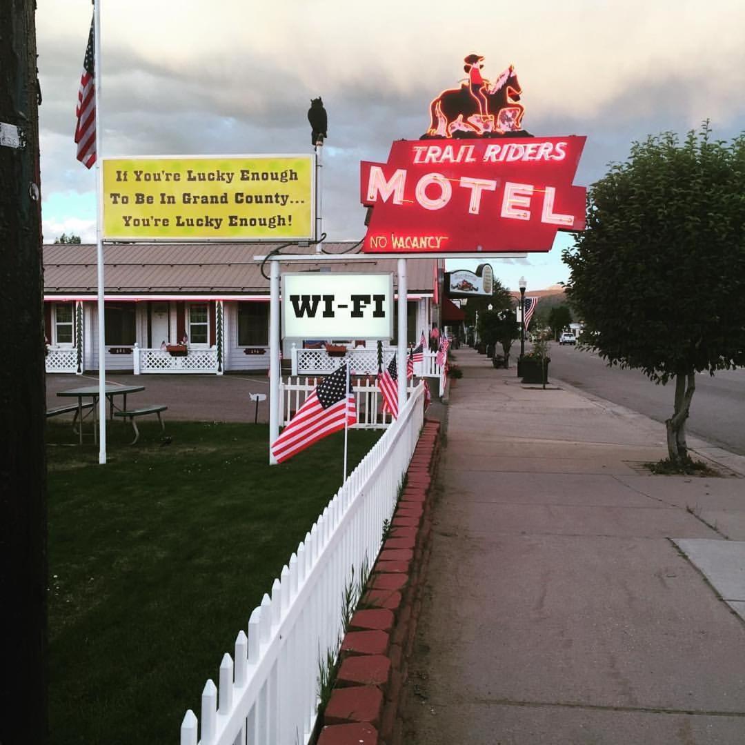 Trail Riders Motel Granby Extérieur photo